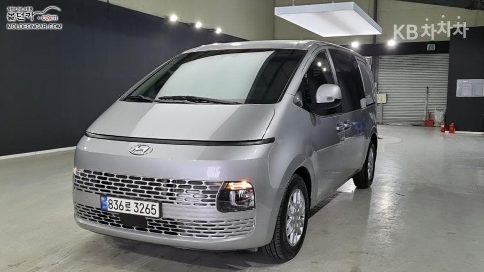 Хюндай Staria Cargo 2.2 Cargo 5 Modern - Image 1