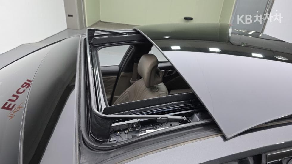 Kia K8 Hybrid1.6 Turbo Signature - 23