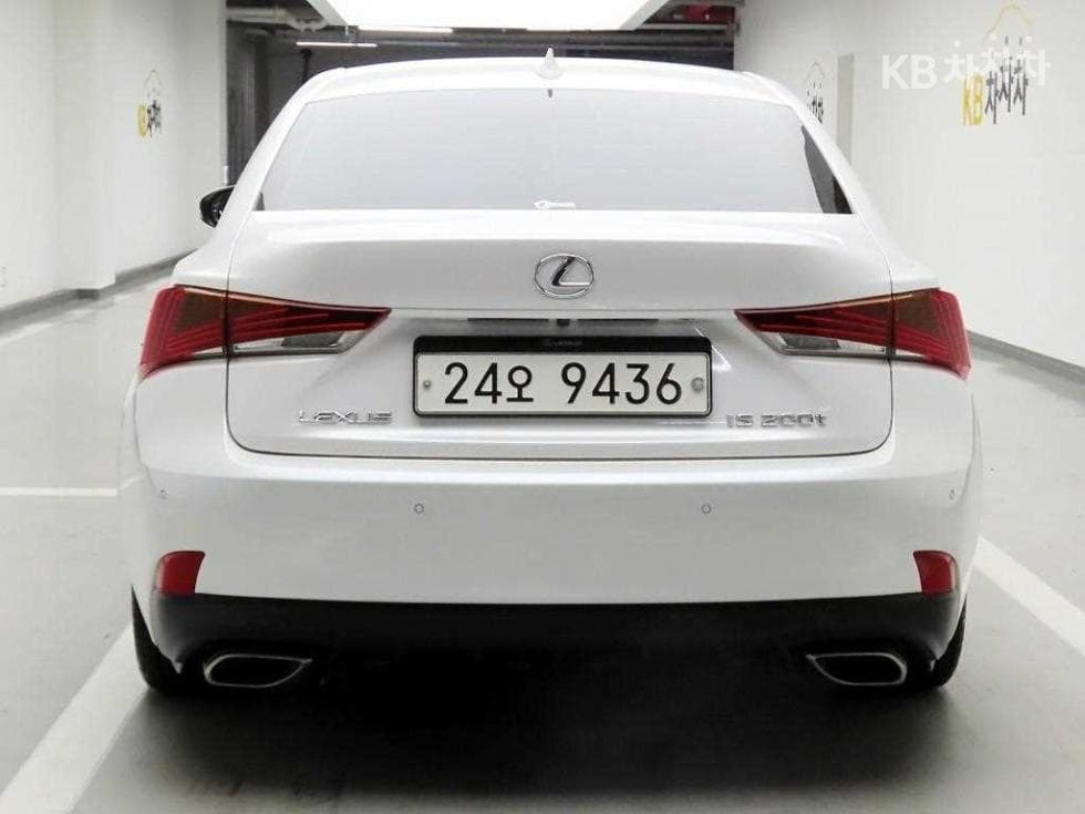 Lexus New IS200 Premium - 3
