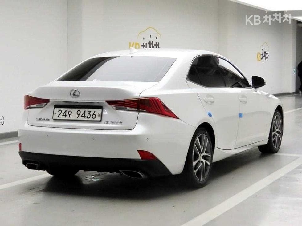 Lexus New IS200 Premium - 4
