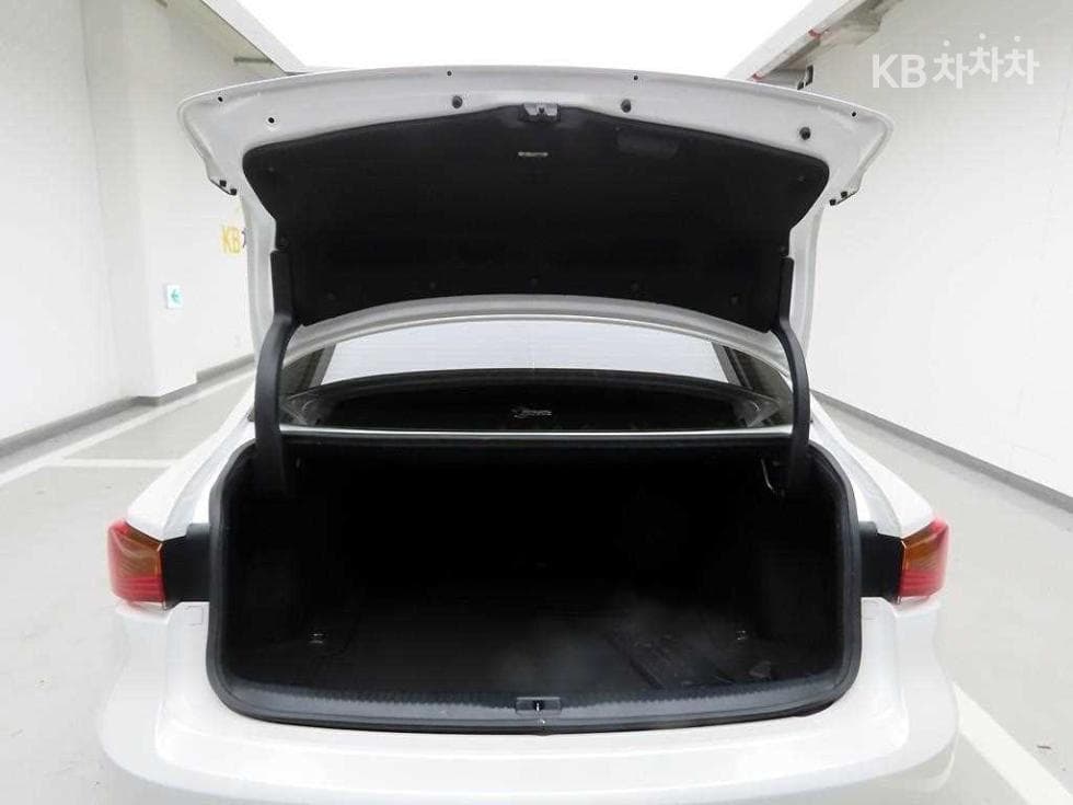 Lexus New IS200 Premium - 5
