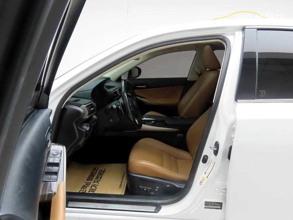 Lexus New IS200 Premium - 13