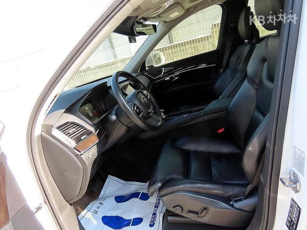 Volvo All New XC90D5 Momentum - 5