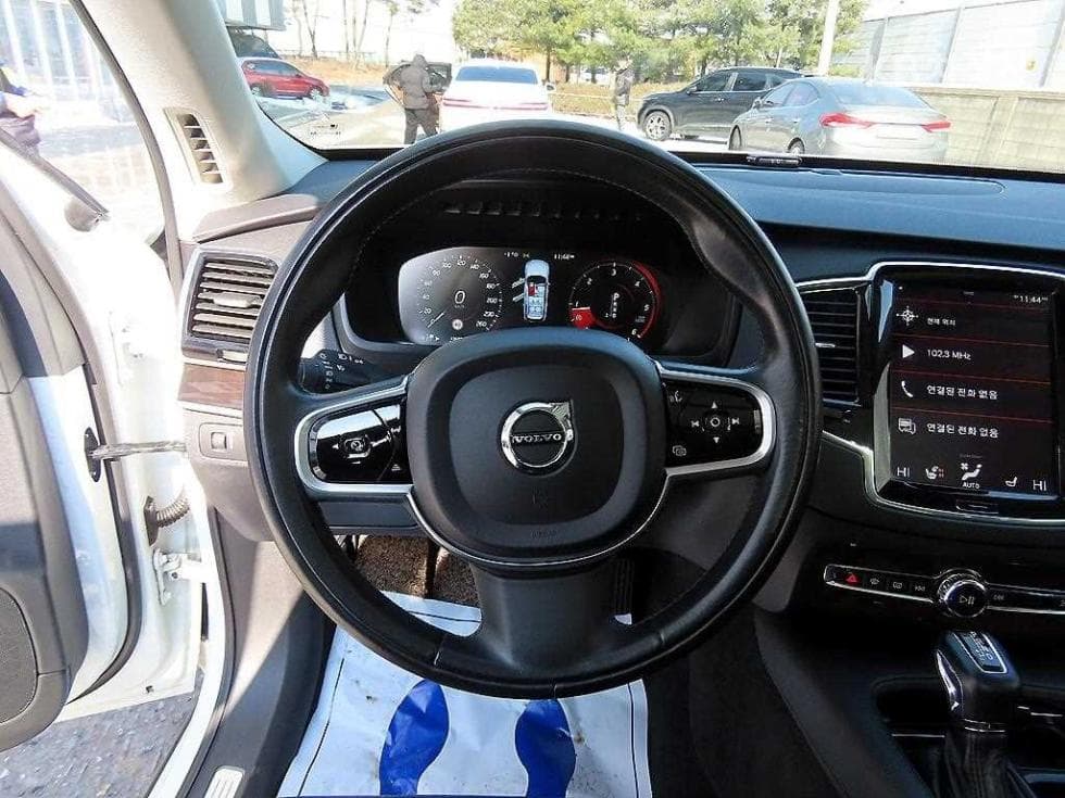 Volvo All New XC90D5 Momentum - 8