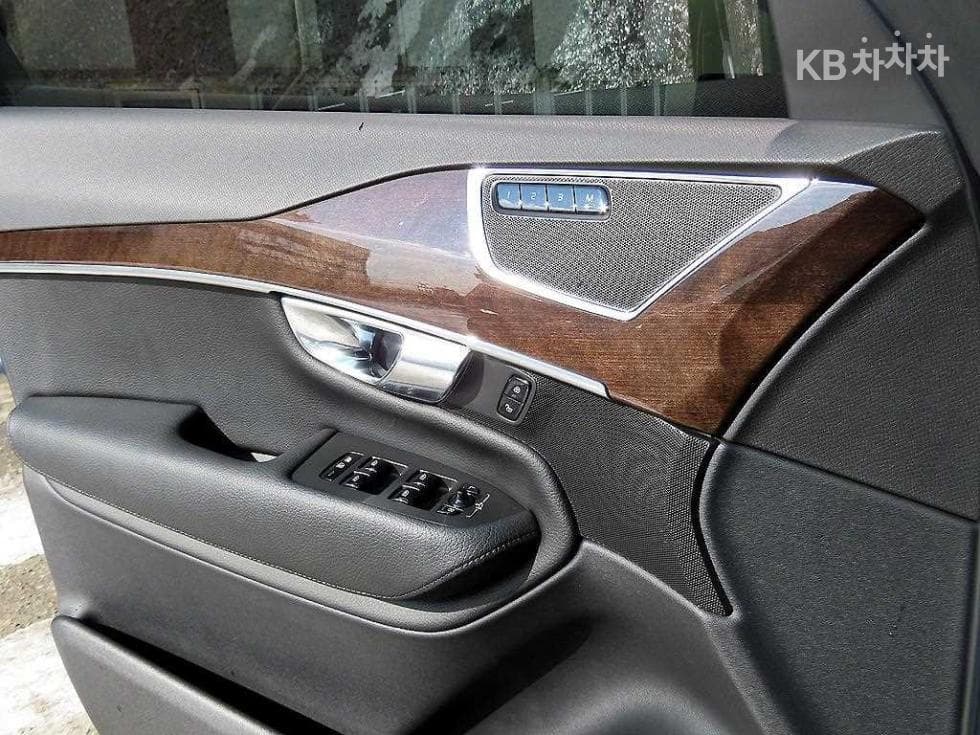 Volvo All New XC90D5 Momentum - 12