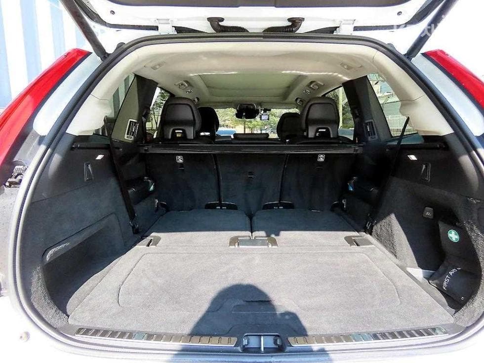 Volvo All New XC90D5 Momentum - 17