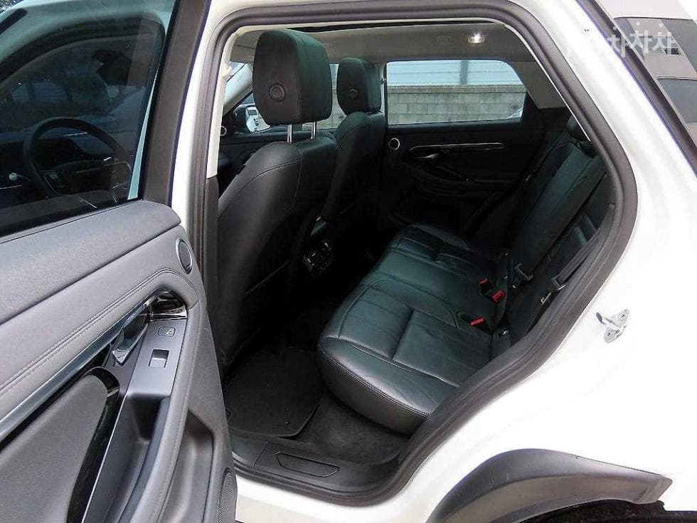 Land Rover New Range Rover Evoque2.0 P250 SE - 6