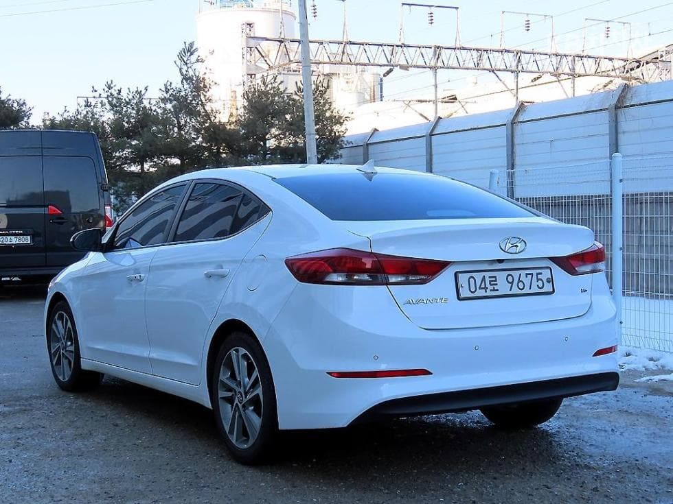 Hyundai Avante (Elantra)AD1.6 GDi Value Plus - 3