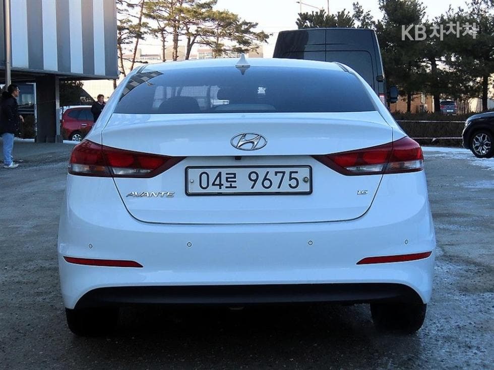 Hyundai Avante (Elantra)AD1.6 GDi Value Plus - 4