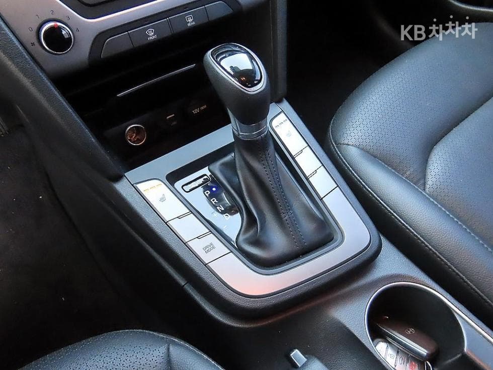 Hyundai Avante (Elantra)AD1.6 GDi Value Plus - 10