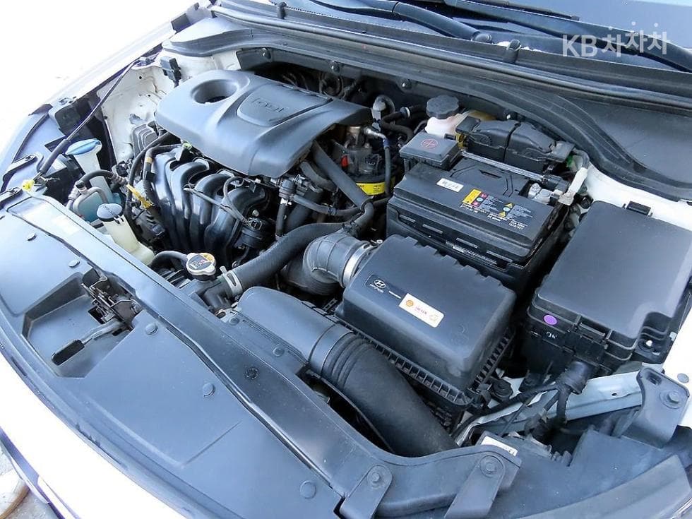 Hyundai Avante (Elantra)AD1.6 GDi Value Plus - 17