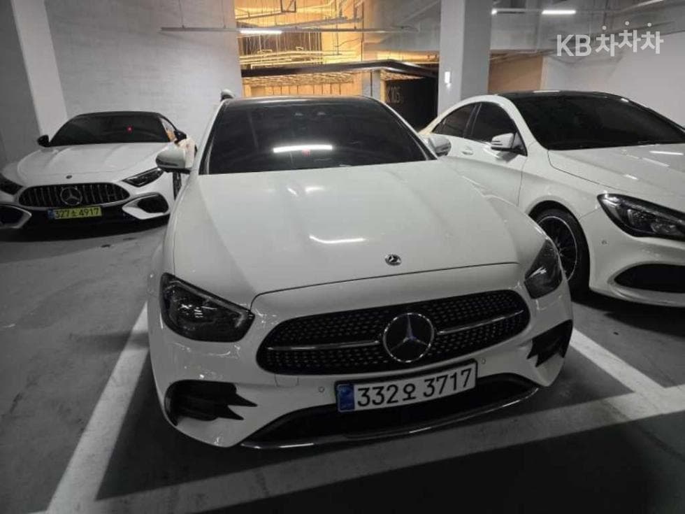 Mercedes-Benz E-Class (W213) E350 4MATIC AMG Line - Image 1