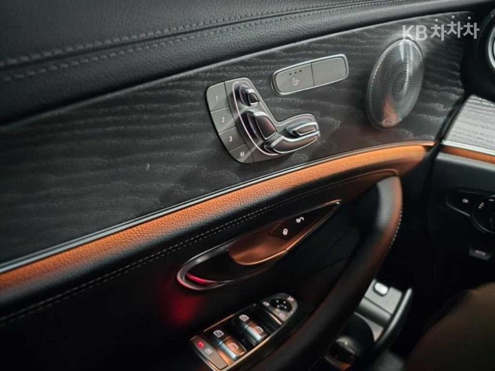 Mercedes-Benz E-Class (W213)E350 4MATIC AMG Line - 5