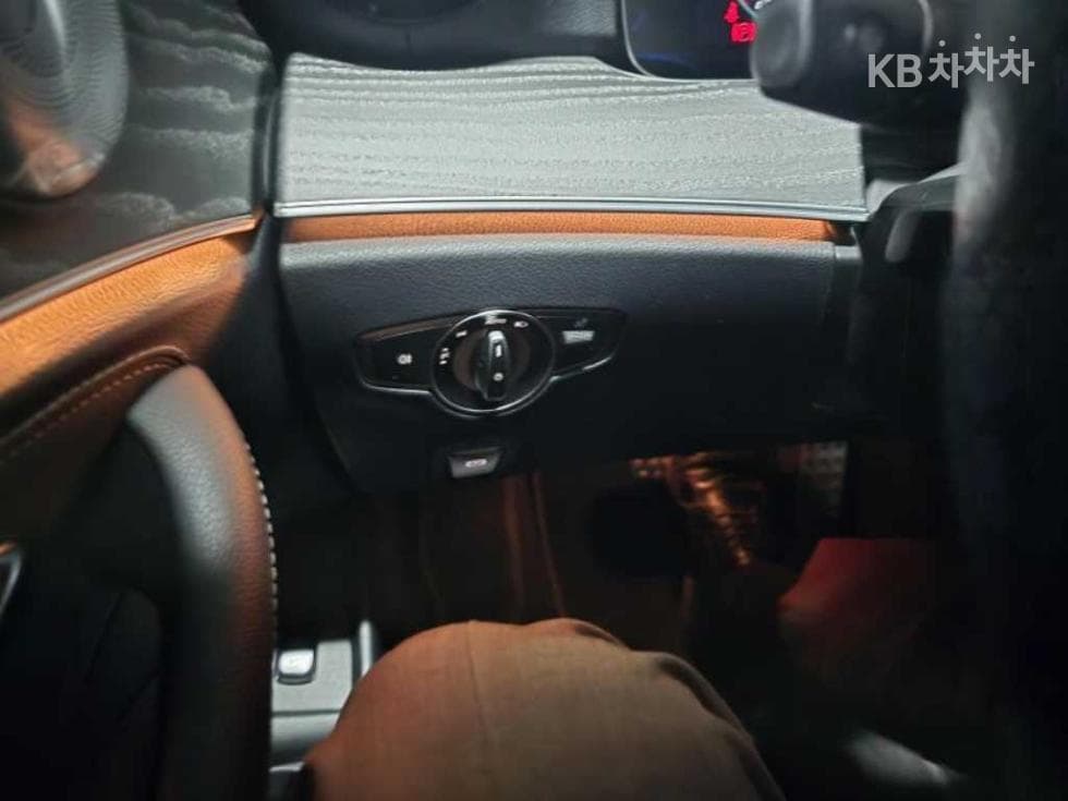 Mercedes-Benz E-Class (W213)E350 4MATIC AMG Line - 6