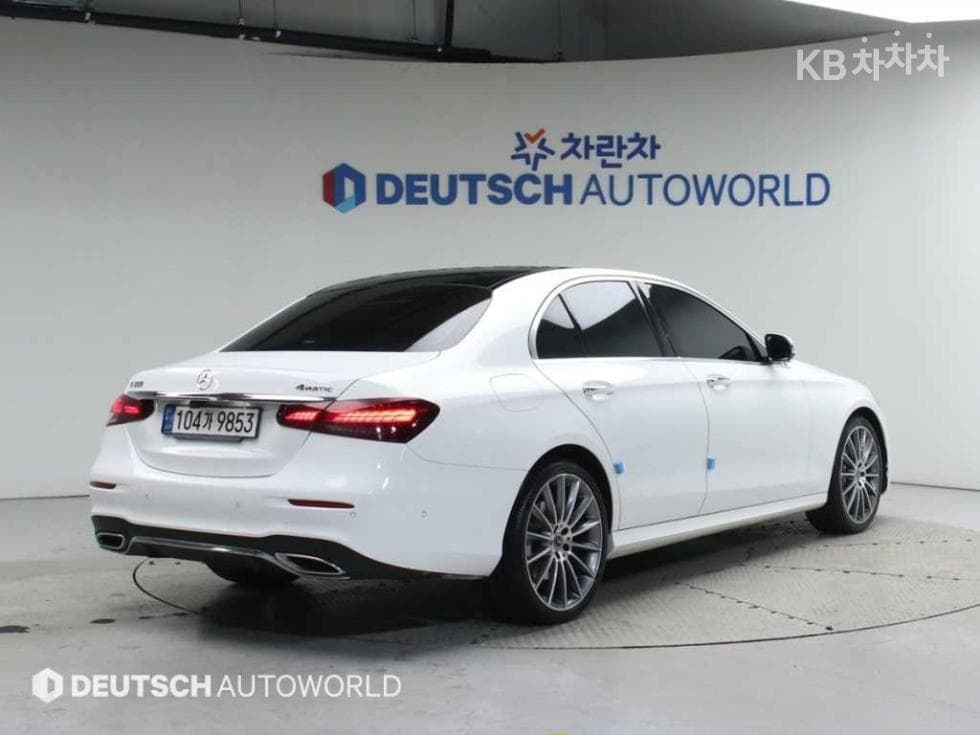 Mercedes-Benz E-Class (W213)E350 4MATIC AMG Line - 2