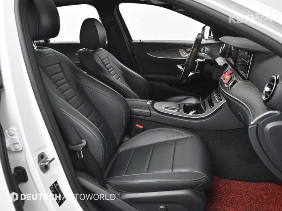 Mercedes-Benz E-Class (W213)E350 4MATIC AMG Line - 10