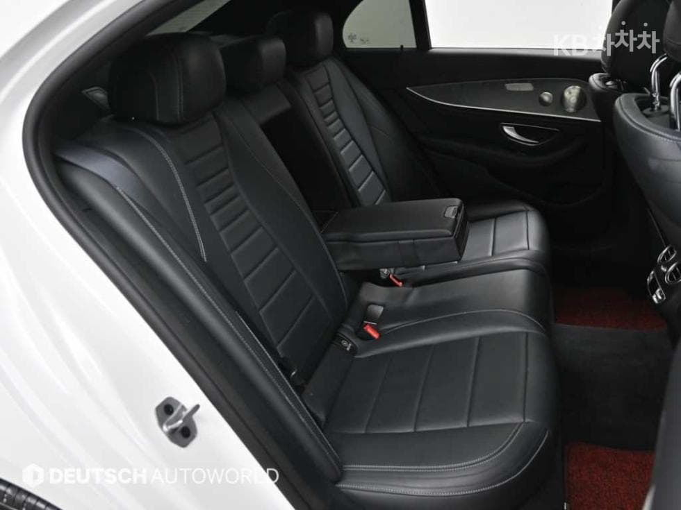 Mercedes-Benz E-Class (W213)E350 4MATIC AMG Line - 12