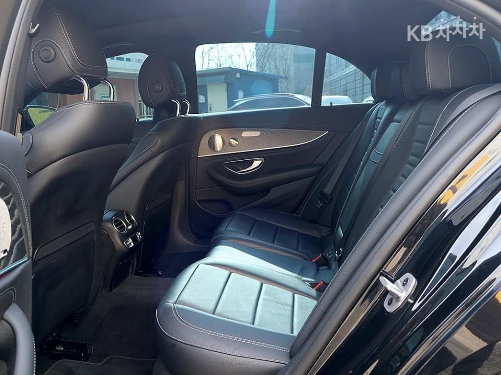 Mercedes-Benz E-Клас (W213)E350 4MATIC Avantgarde - 12