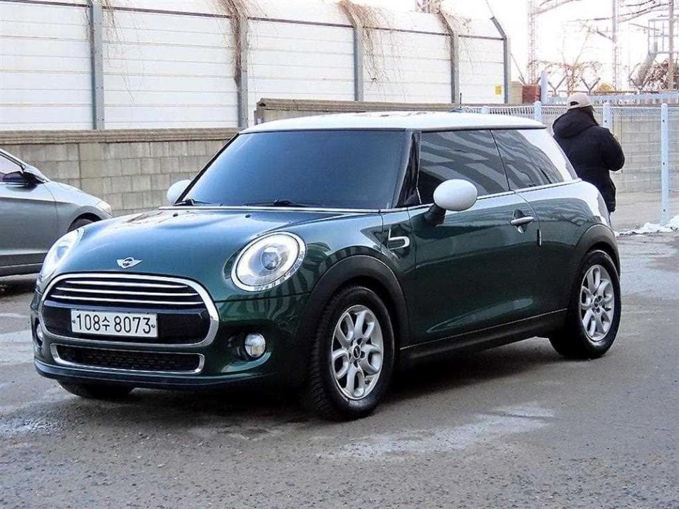 Mini Cooper 3도어 D 1.5 하이트림 - Image 1
