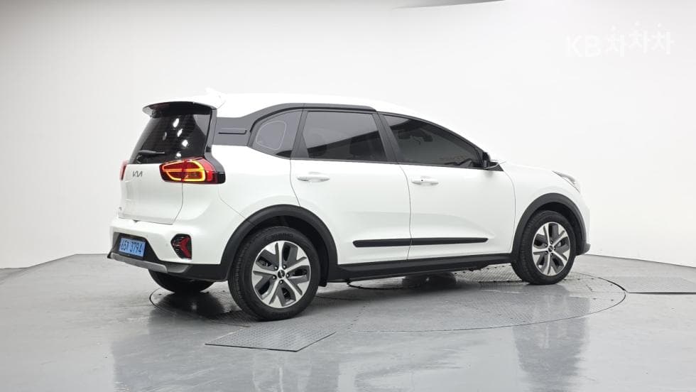 Киа Ниро PlusEV 어스 - 2