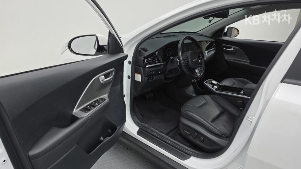Киа Ниро PlusEV 어스 - 14