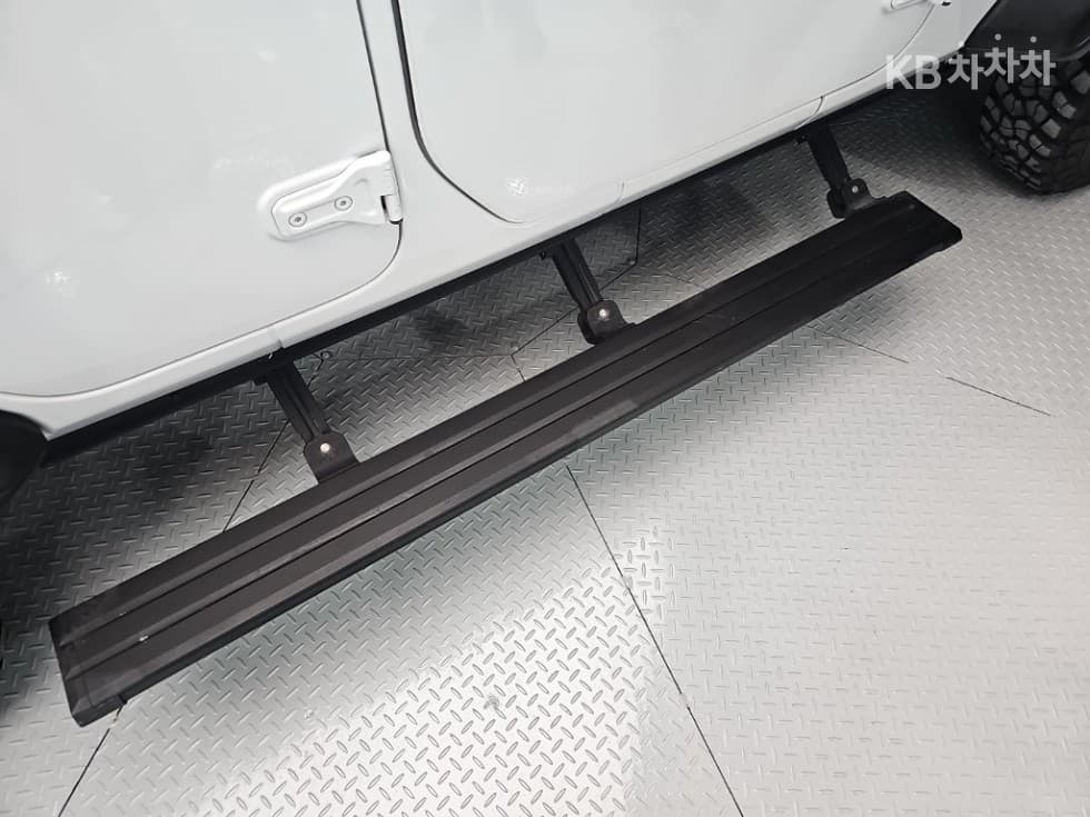 지프 랭글러 (JL)2.0 루비콘 파워Товарна надстройка 4도어 Стандартен - 23