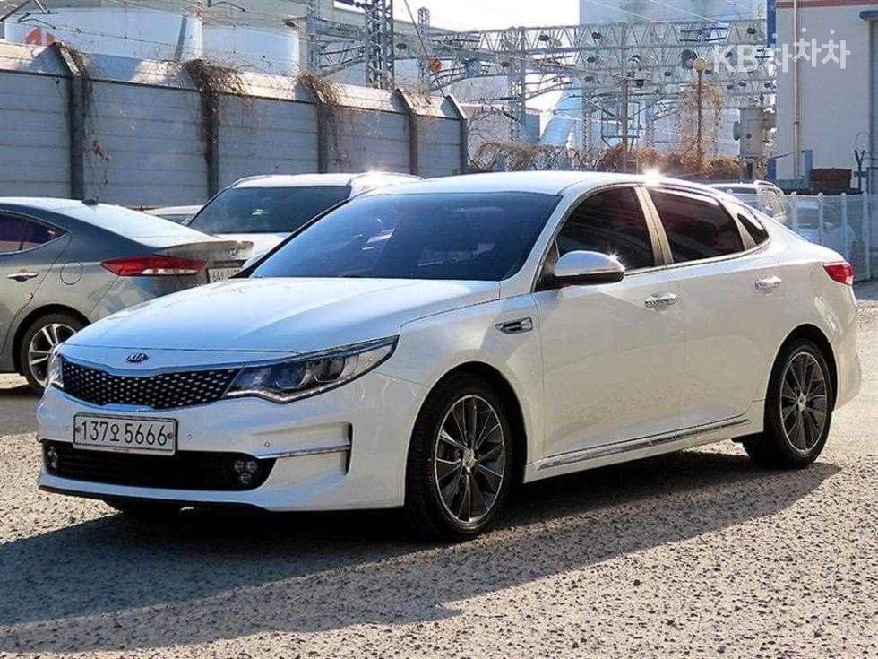 Kia K5 Second generation 2.0 Gasoline MX Noblesse - Image 1