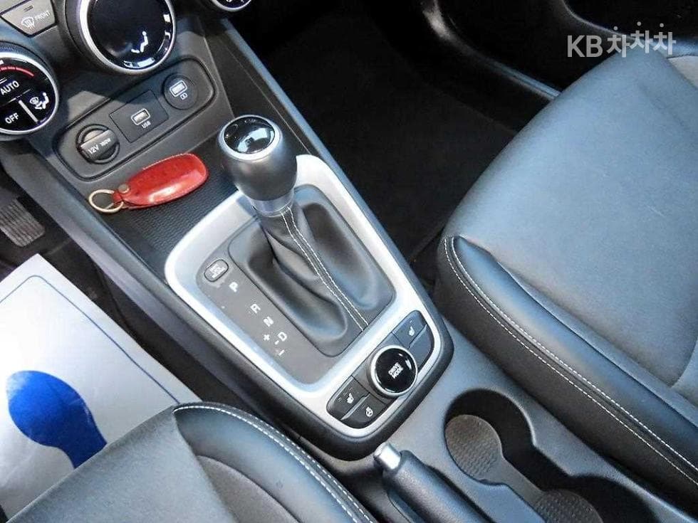 Hyundai VenueGasoline 1.6 Modern - 10