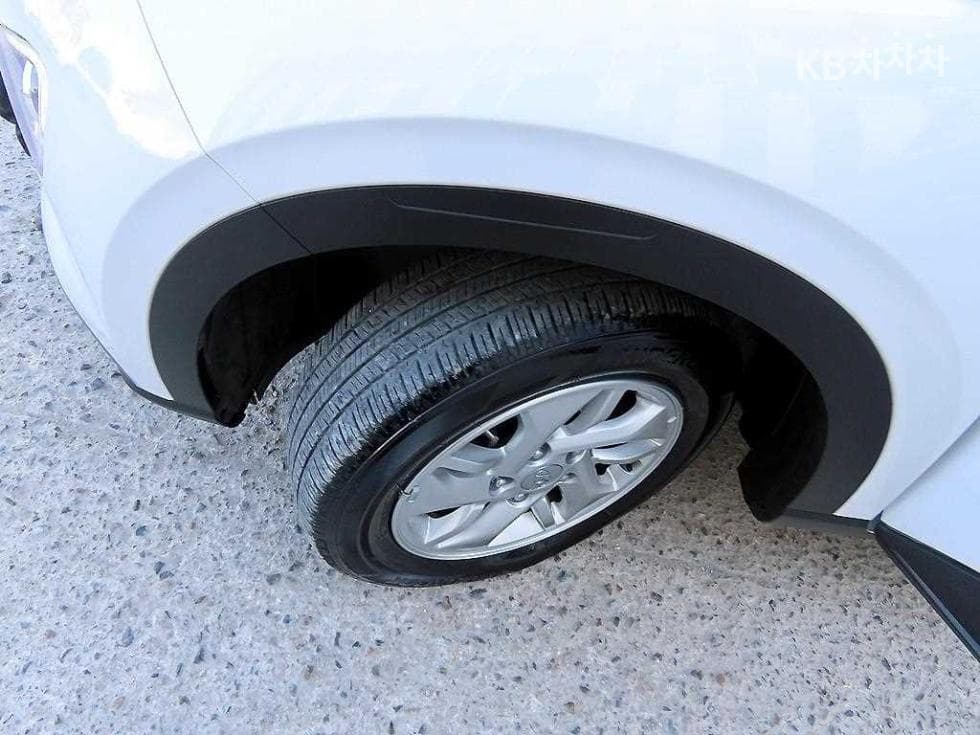 Hyundai VenueGasoline 1.6 Modern - 18