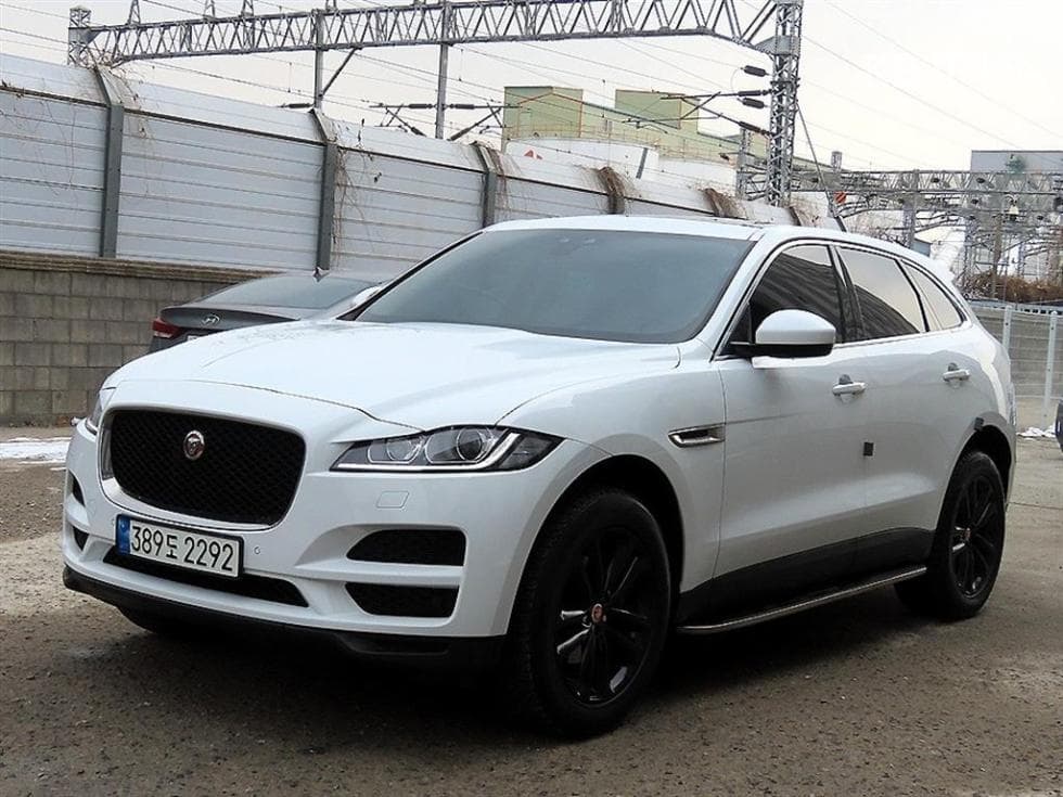 Jaguar F-PACE 20d PRESTIGE - Image 1