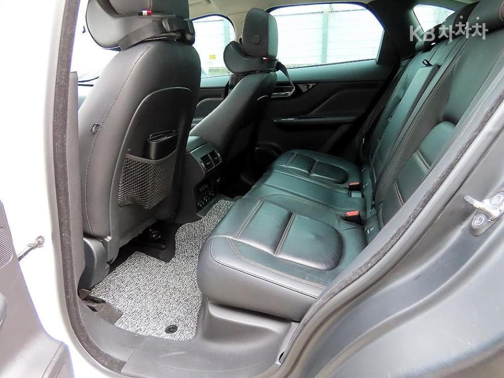 Jaguar F-PACE20d PRESTIGE - 6