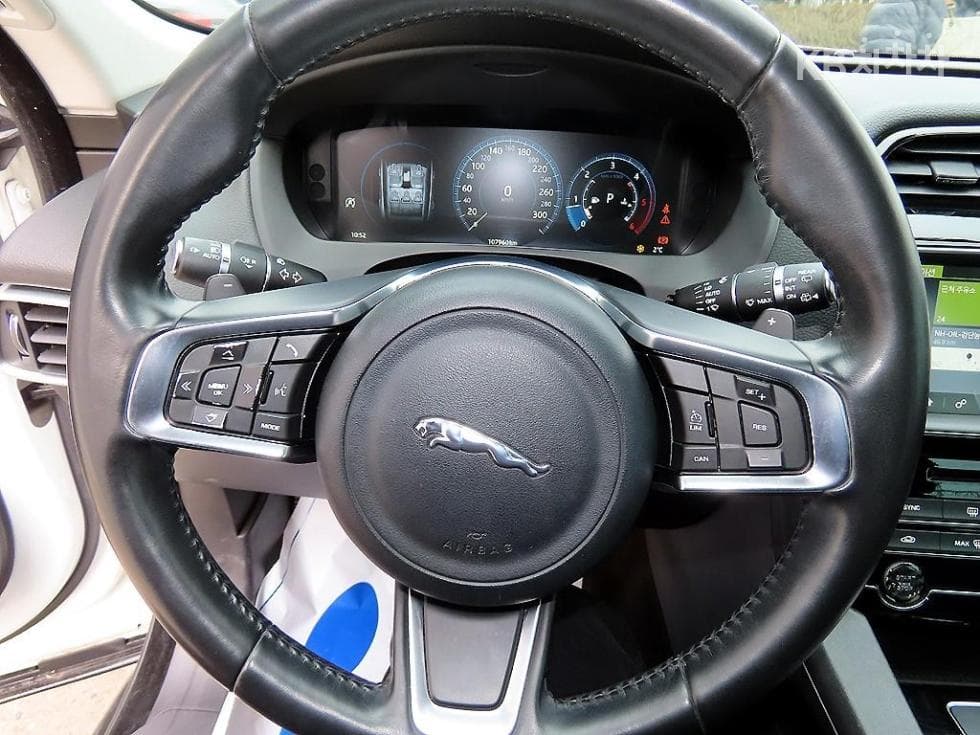 Jaguar F-PACE20d PRESTIGE - 8