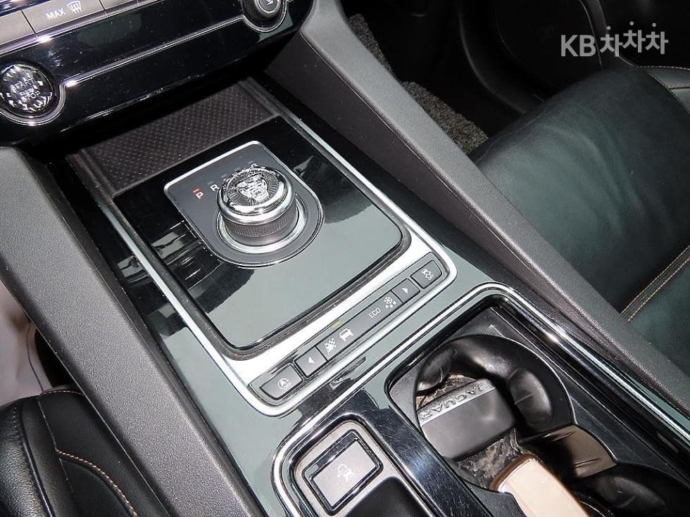 Jaguar F-PACE20d PRESTIGE - 10