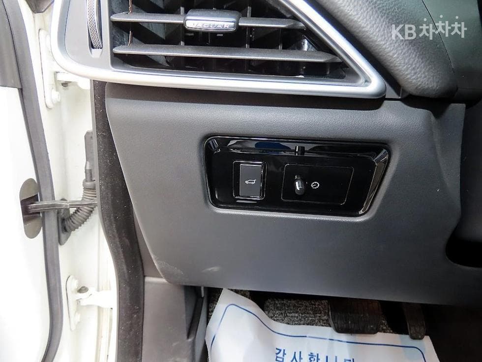 Jaguar F-PACE20d PRESTIGE - 12