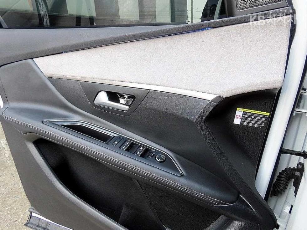 Peugeot 3008 Second generation1.5 BlueHDi GT - 12