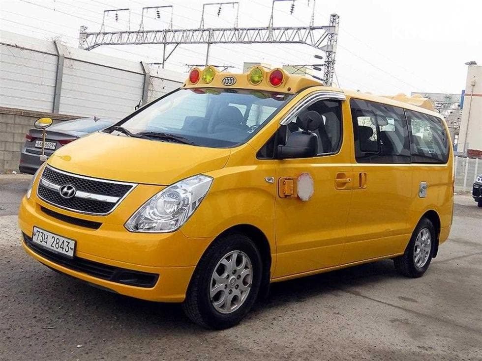 Hyundai Grand Starex 12-seater Wagon CVX Deluxe - Image 1