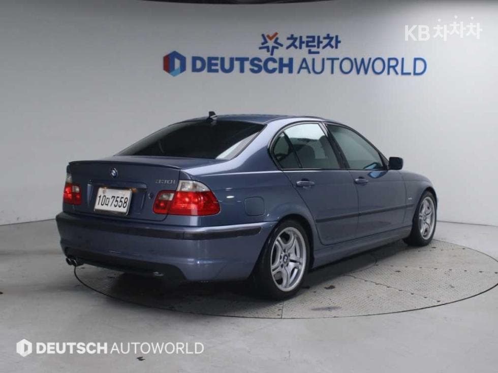 BMW 3 Series330i - 2