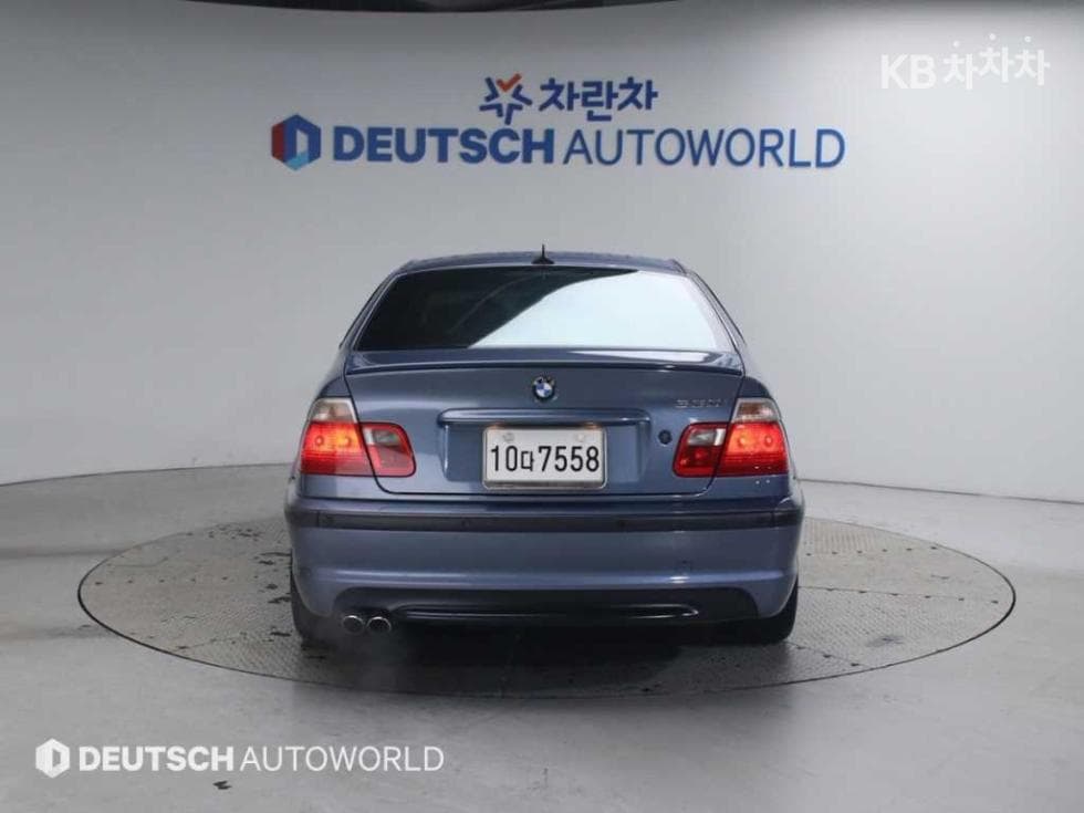 BMW 3 Series330i - 4