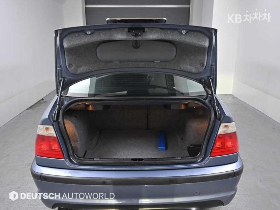 BMW 3 Series330i - 20