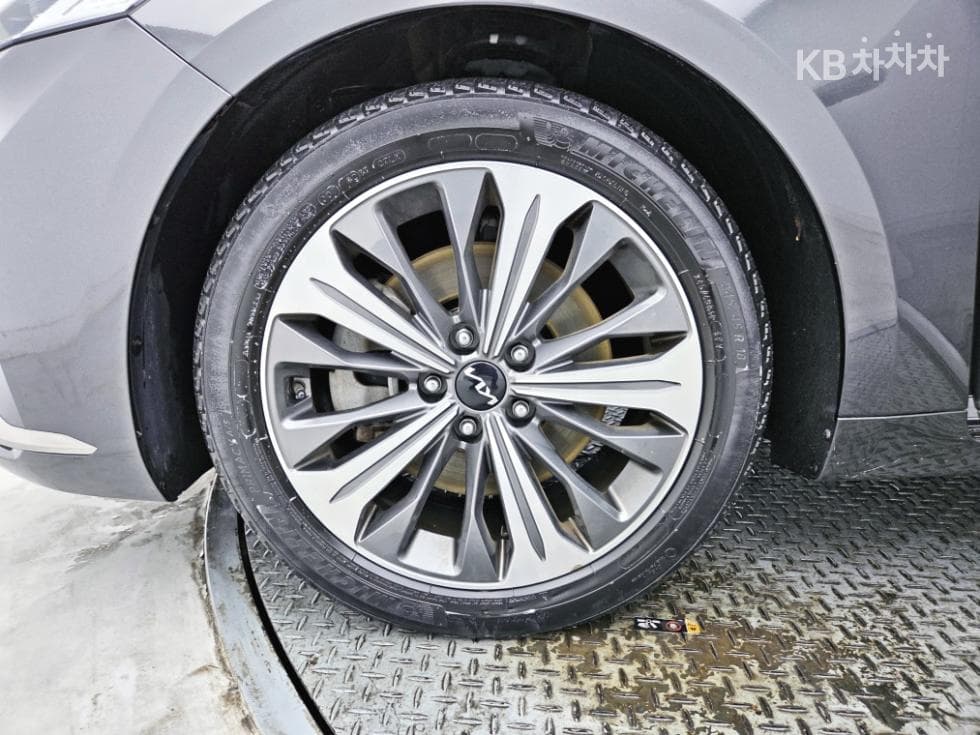 Kia K82.5L gasoline Signature - 20