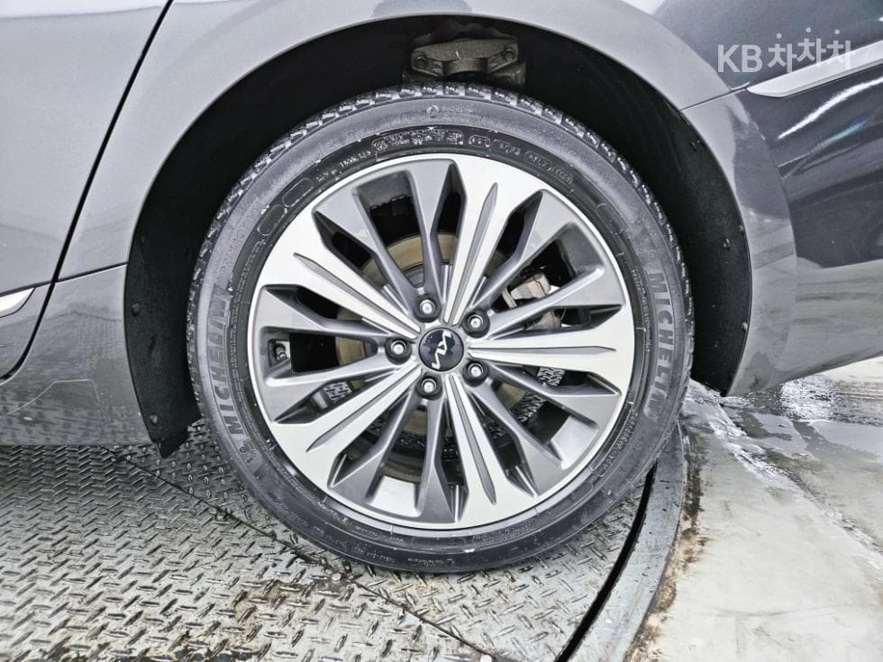 Kia K82.5L gasoline Signature - 22