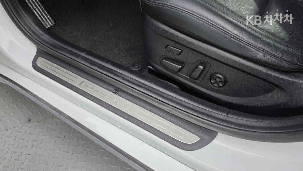 Hyundai The New (facelift) Grandeur (Azera)3.3 Exclusive - 15