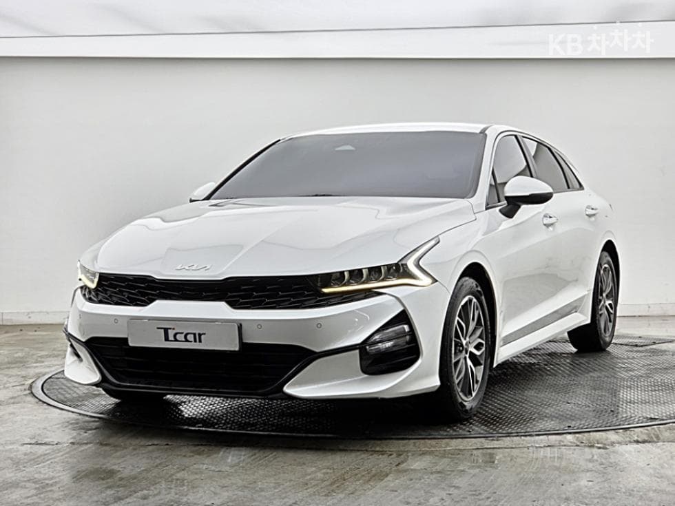 Kia K5 3rd Gen 2.0 Gasoline Prestige - Image 1