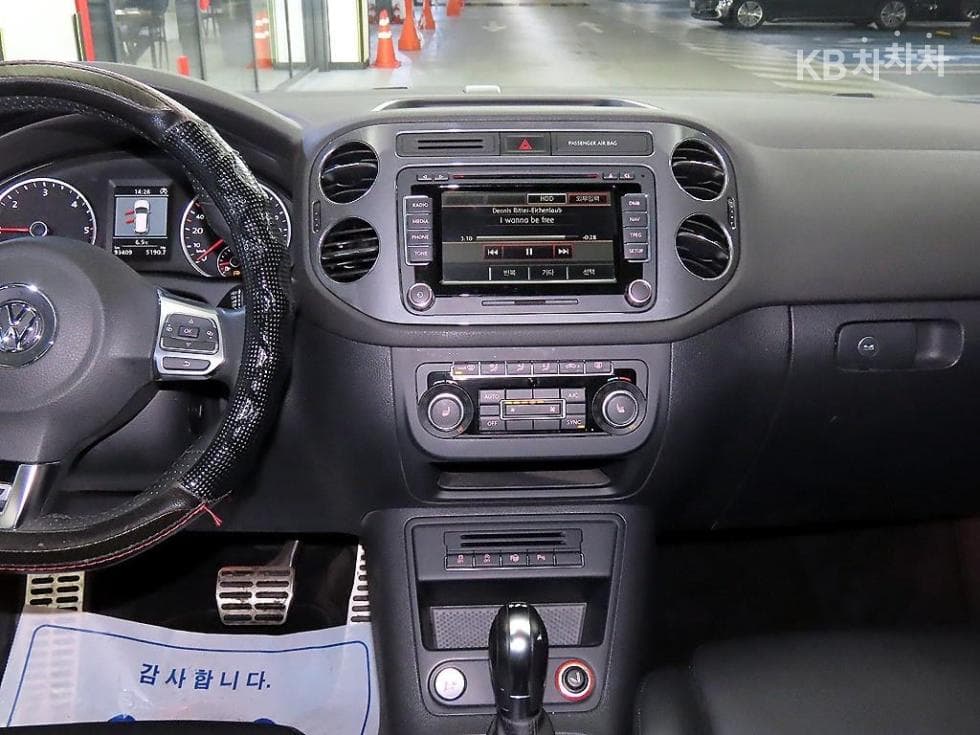 Volkswagen Нов Tiguan2.0 Турбо Дизел Инжекция R-라Местен 5N - 11