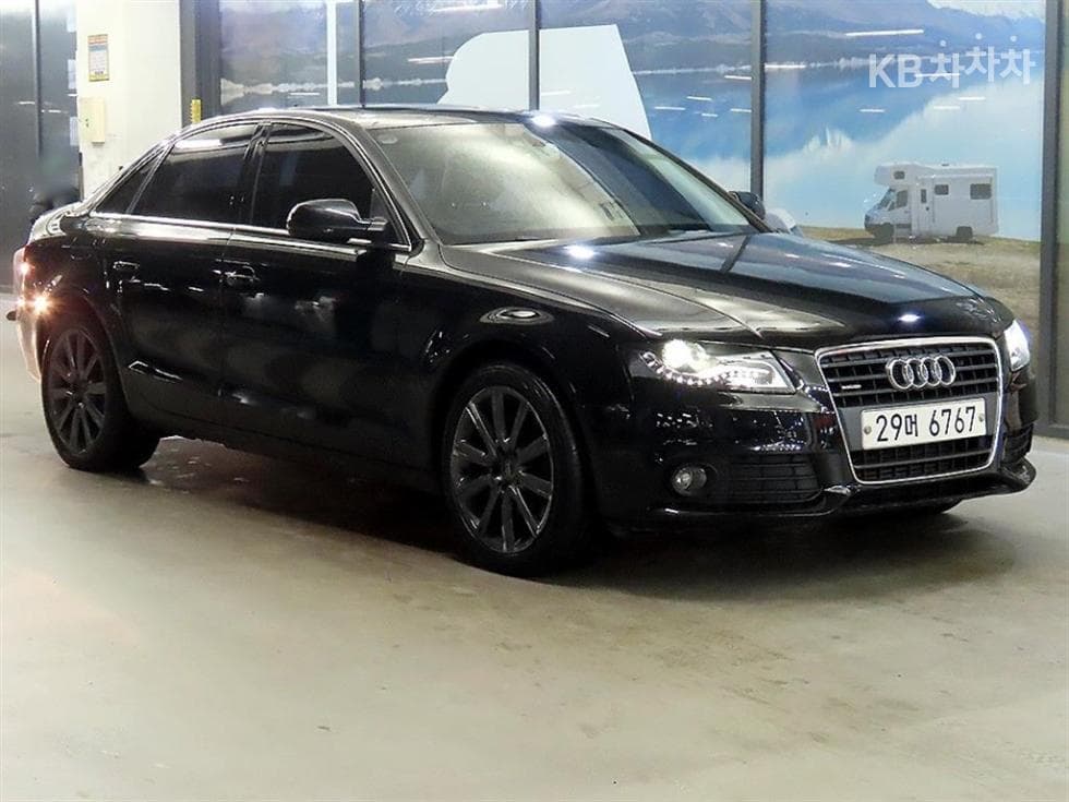 Audi NEW A4 2.0 TFSI 콰트로 B8 - Image 1