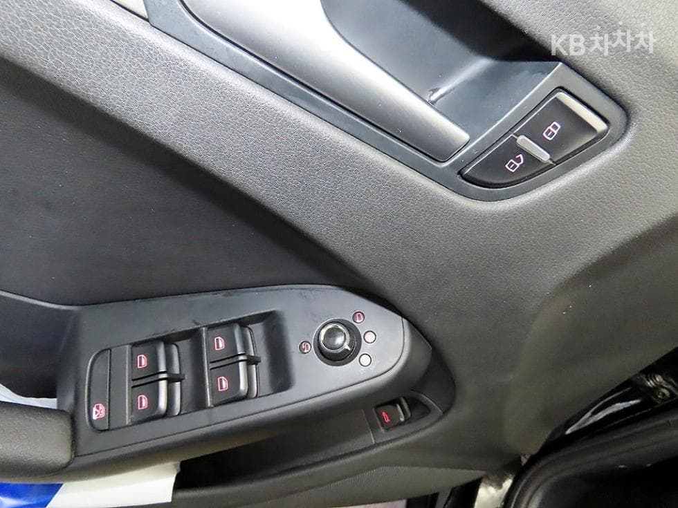 Audi NEW A42.0 TFSI 콰트로 B8 - 13