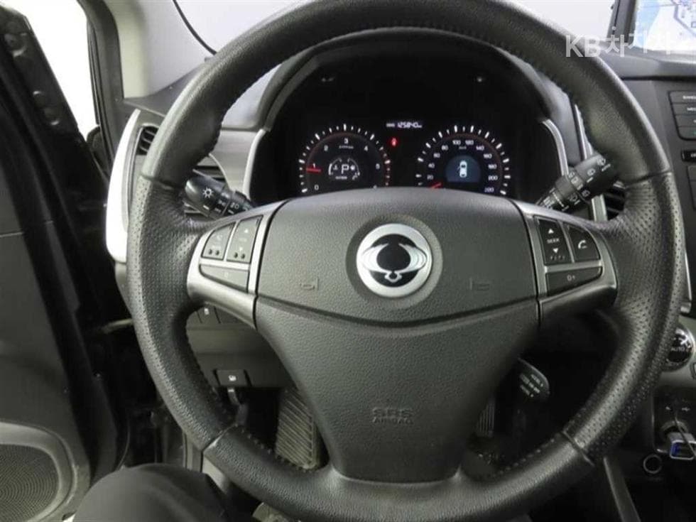 KG Mobility New코란도 C2.0 어드벤처 60th 에디션 2WD - 8