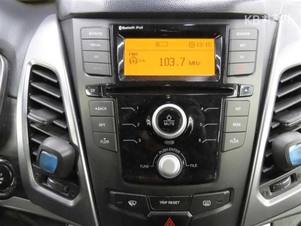 KG Mobility New코란도 C2.0 어드벤처 60th 에디션 2WD - 11