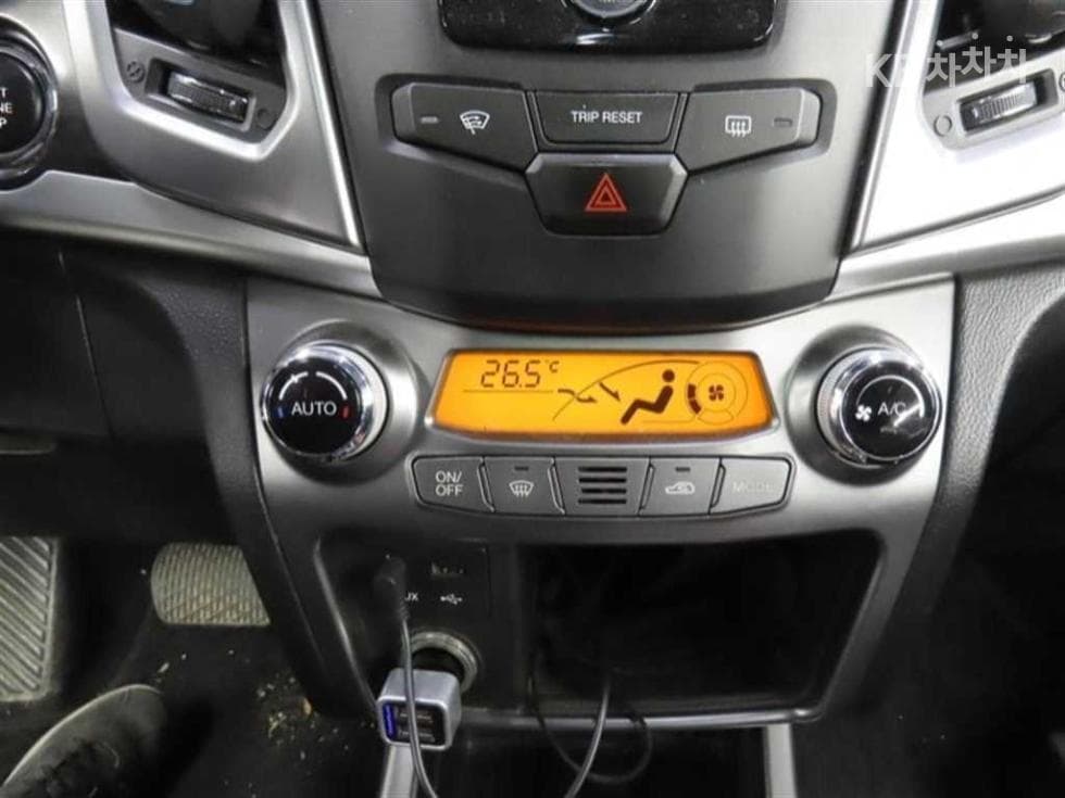 KG Mobility New코란도 C2.0 어드벤처 60th 에디션 2WD - 12