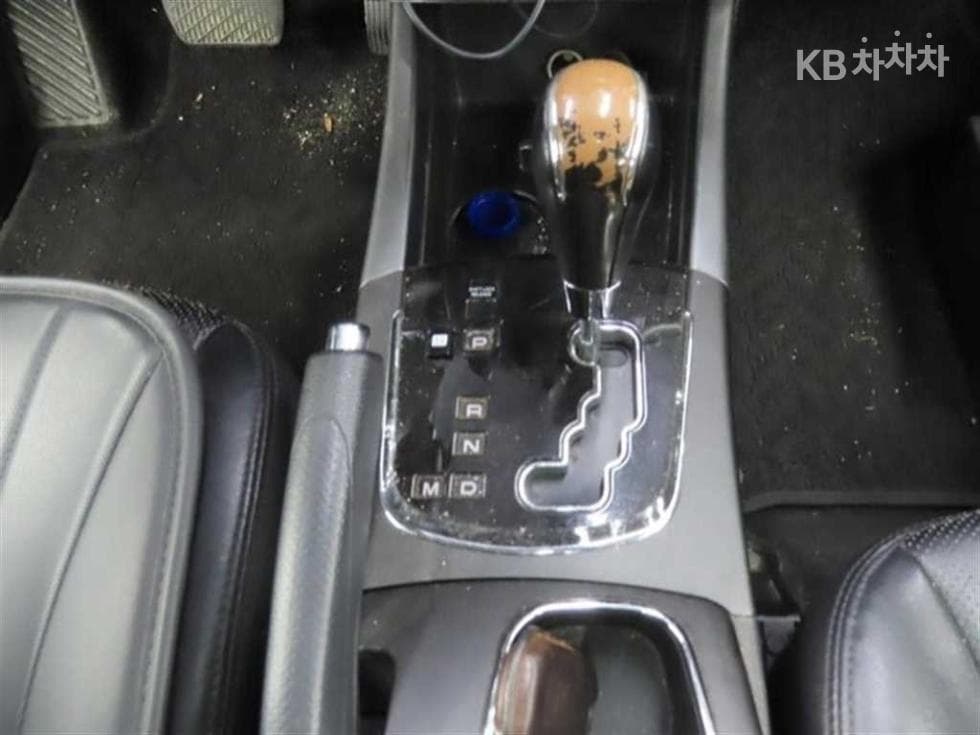 KG Mobility New코란도 C2.0 어드벤처 60th 에디션 2WD - 14